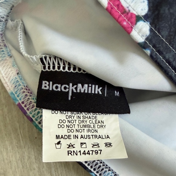 Blackmilk “Quilted” crop top - Picture 2 of 3